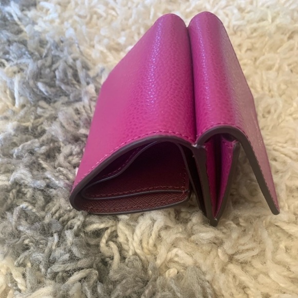 Kate Spade 2 piece Baja Rose Satchel/crossbody and wallet with silver chain - Picture 5 of 10